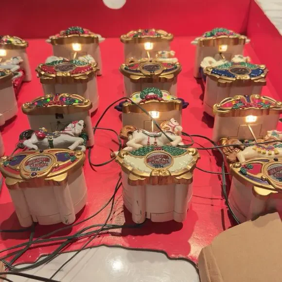 Mr. Christmas 1992 Holiday Carousel 8 Horses Carols Music Lights Motion W/box